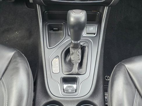 Used 2019 Jeep Cherokee Latitude Plus image 15