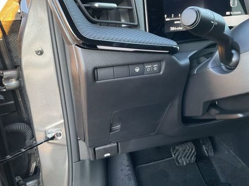 New 2025 Nissan Kicks SR w/ Illumination Package image 18