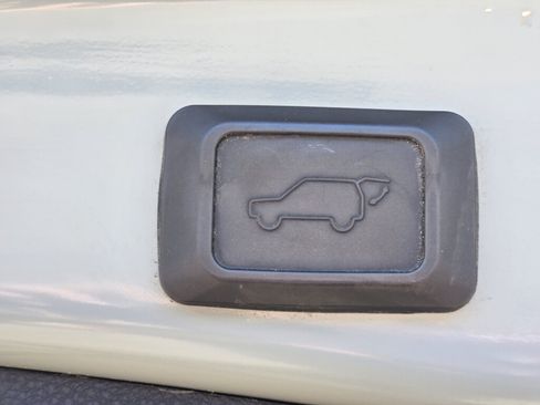 Used 2021 Toyota RAV4 XLE w/ Convenience Package AWD/4WD image 14