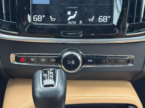 Used 2021 Volvo V90 T6 Cross Country image 14