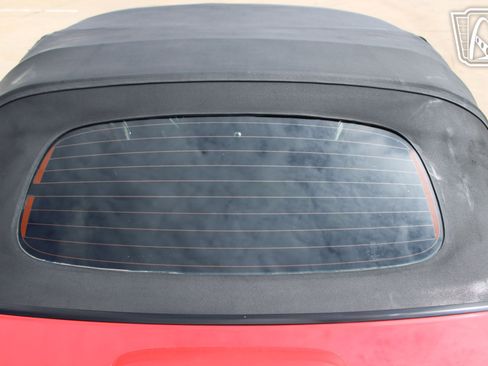 Used 2006 MAZDA MX-5 Miata Sport RWD image 16