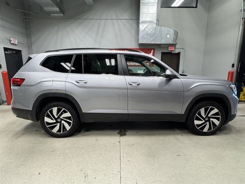 Used 2025 Volkswagen Atlas SE FWD image 9