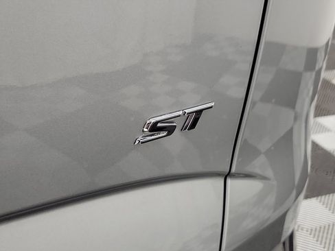 Used 2024 Buick Enclave Essence w/ Sport Touring Edition image 8