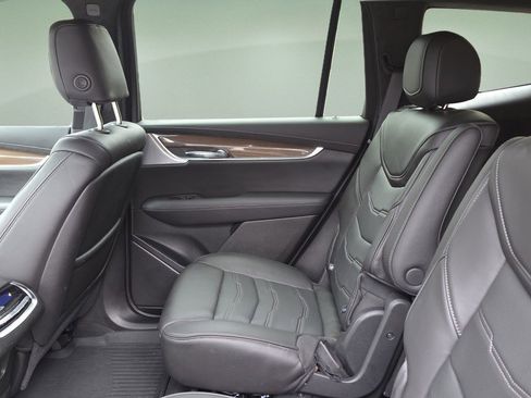 Certified 2024 Cadillac XT6 Sport w/ LPO, ONYX Package image 21