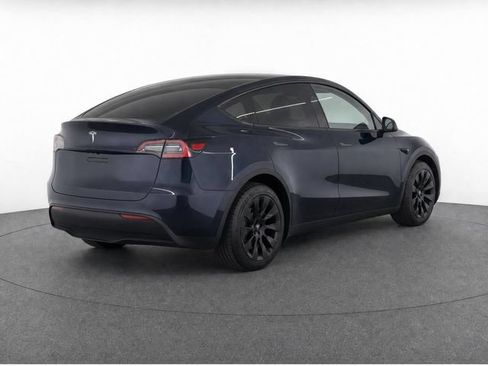 Used 2024 Tesla Model Y 2WD image 8