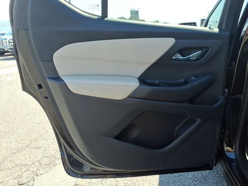 Used 2023 Chevrolet Traverse LS AWD/4WD image 12