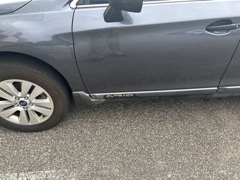 Used 2017 Subaru Outback 2.5i w/ Popular Package #2 AWD/4WD image 3