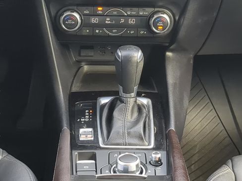 Used 2018 MAZDA MAZDA3 Touring FWD image 17