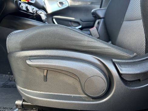 Certified 2025 Kia Soul LX w/ LX Technology Package FWD image 20