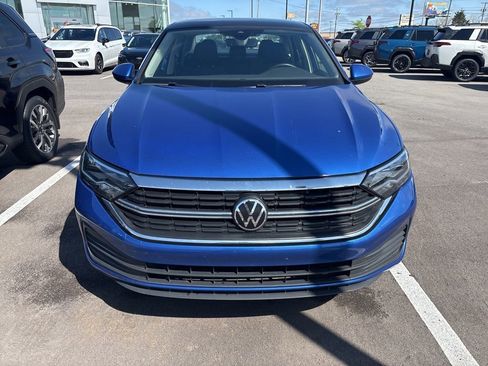 Used 2024 Volkswagen Jetta SE w/ Panoramic Sunroof Package FWD image 2