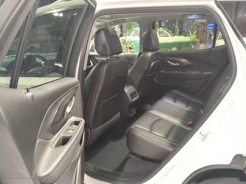 Used 2022 GMC Terrain SLT w/ Infotainment Package II AWD/4WD image 13