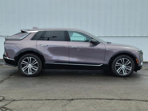 New 2025 Cadillac Lyriq Luxury image 2