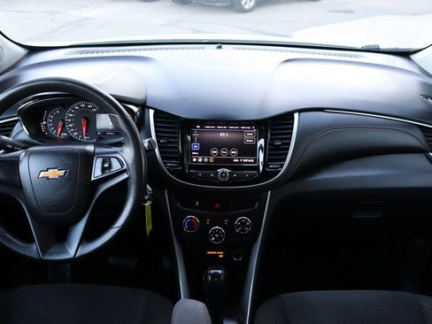 Used 2020 Chevrolet Trax LS FWD image 32