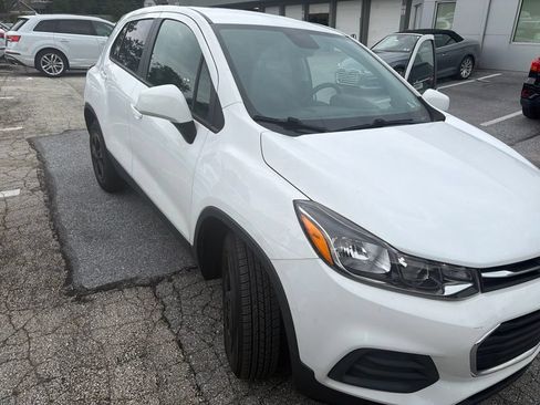 Used 2020 Chevrolet Trax LS w/ Tint and Cruise Package FWD image 4