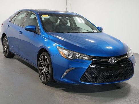 Used 2016 Toyota Camry SE FWD image 3