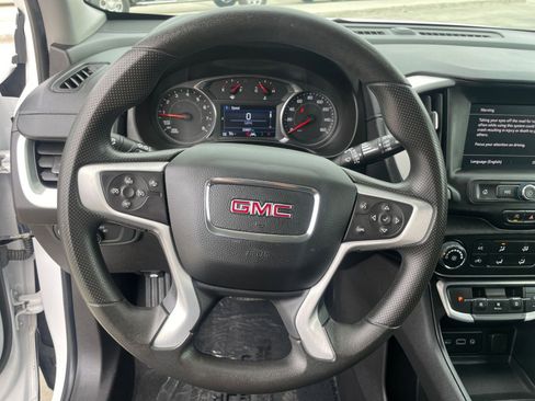 Used 2024 GMC Terrain SLE image 28