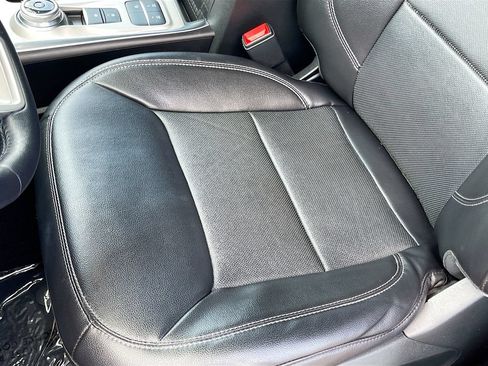 Used 2023 Ford Explorer Limited w/ Limited Technology Package RWD image 21