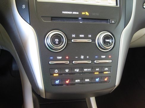 Used 2018 Lincoln MKC Reserve FWD image 20