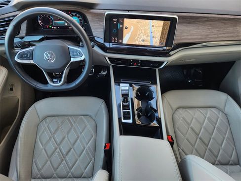 Used 2024 Volkswagen Atlas SEL Premium R-Line image 26