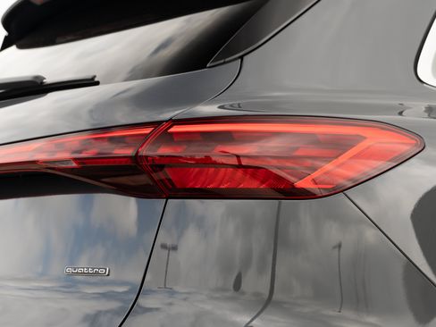 Certified 2025 Audi Q5 Premium w/ Convenience Package AWD/4WD image 28