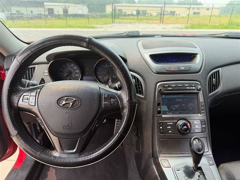 Used 2011 Hyundai Genesis 3.8 RWD image 12