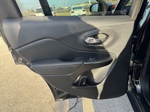 Used 2022 Jeep Cherokee Trailhawk w/ Comfort/Convenience Group image 25