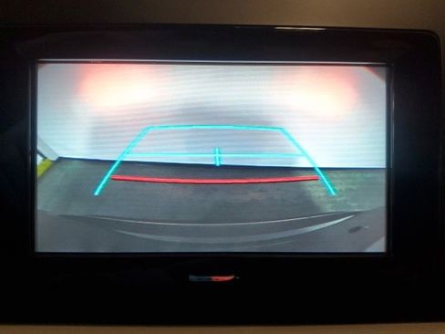 Used 2018 Toyota Highlander LE image 17