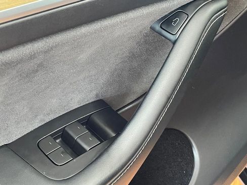 Used 2023 Tesla Model Y Long Range AWD/4WD image 15