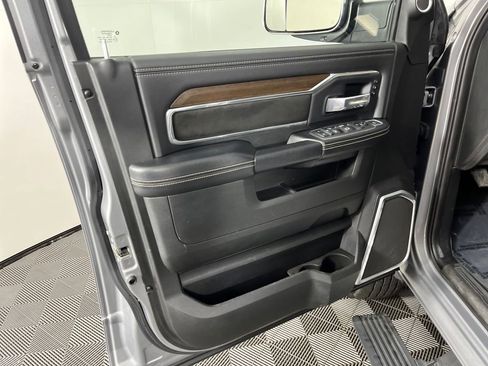 Used 2022 RAM 3500 Laramie AWD/4WD image 9