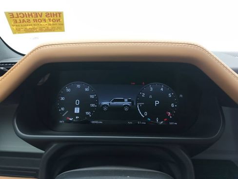 Used 2023 Land Rover Defender 110 SE AWD/4WD image 12