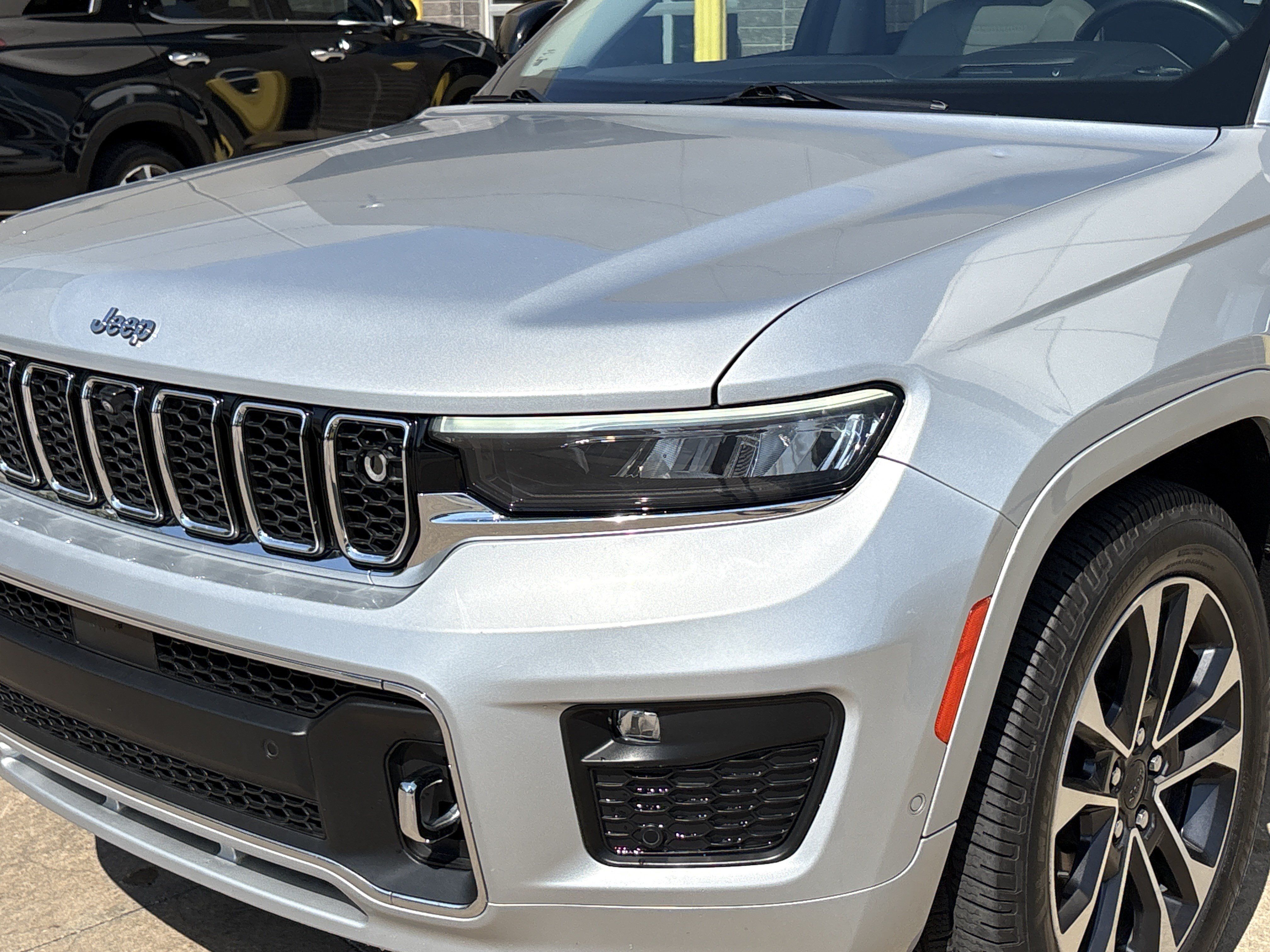 Used 2021 Jeep Grand Cherokee L Overland w/ Advanced Protech Group III AWD/4WD image 6