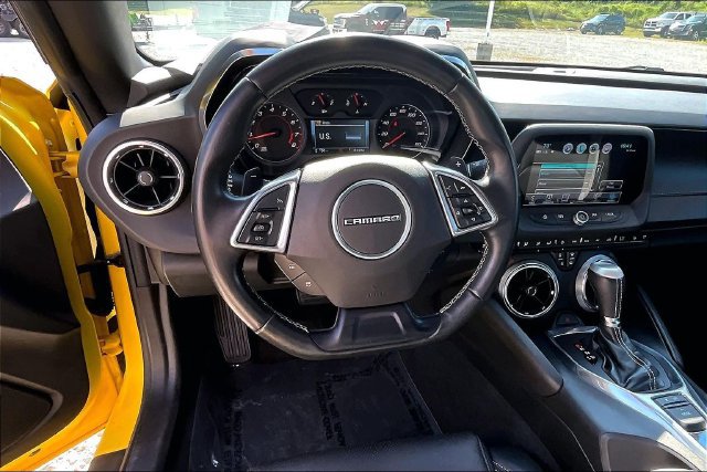 Used 2018 Chevrolet Camaro LT RWD image 5