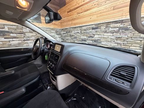 Used 2019 Dodge Grand Caravan SE w/ Power Convenience Group I FWD image 15