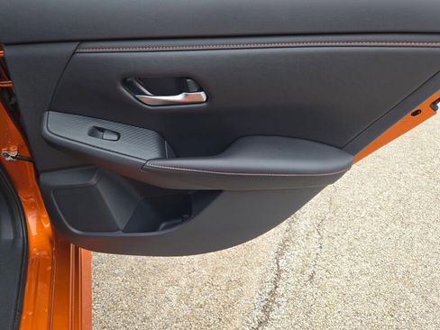 Used 2025 Nissan Sentra SR w/ SR Premium Package image 9