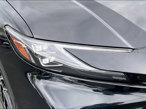 Used 2025 Toyota Camry XLE image 28