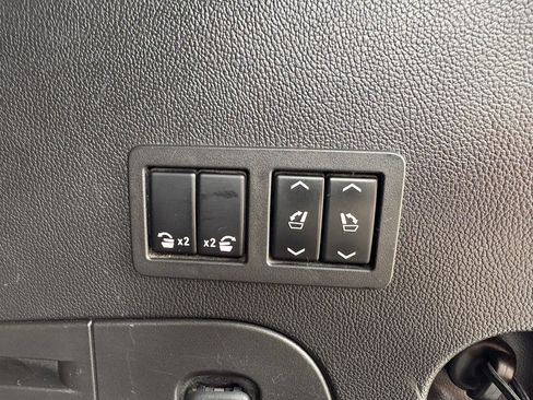 Used 2016 GMC Yukon SLT w/ Open Road Package AWD/4WD image 9