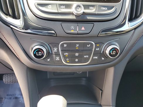 Used 2024 Chevrolet Equinox RS w/ RS Leather Package image 24