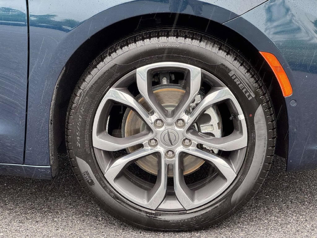 Used 2025 Chrysler Pacifica Pinnacle FWD image 11