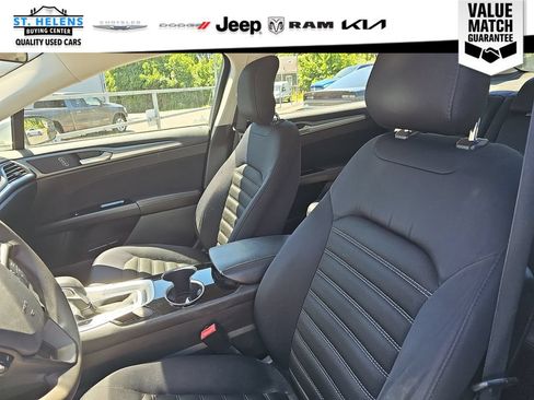 Used 2014 Ford Fusion SE FWD image 12