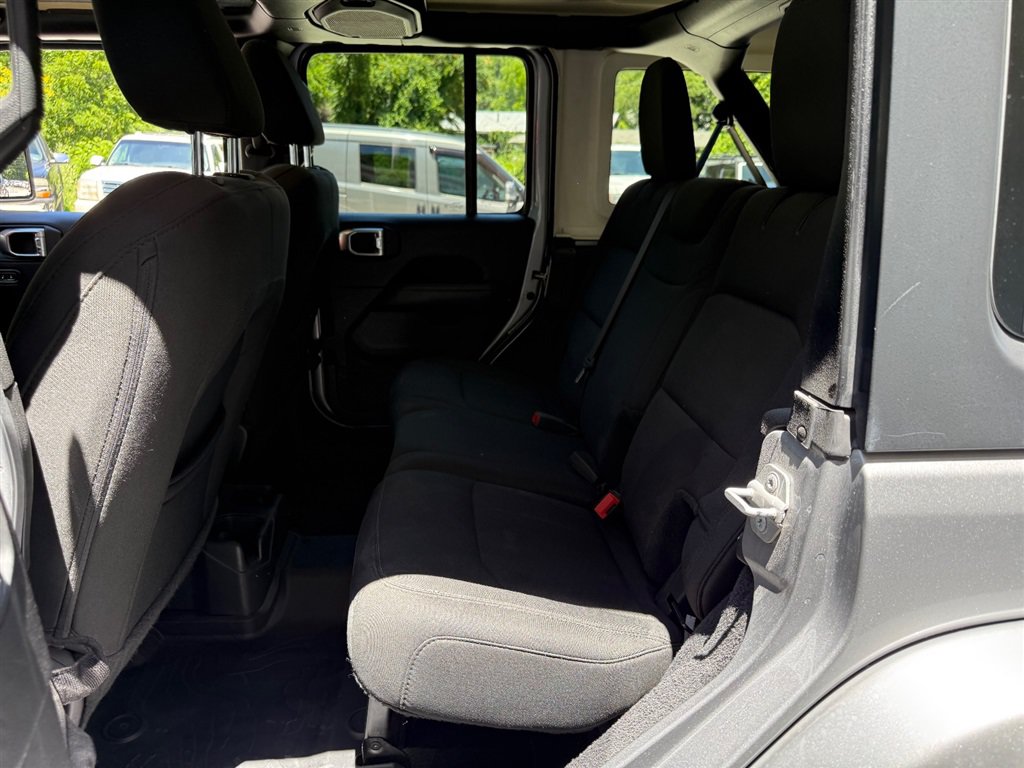 Used 2019 Jeep Wrangler Unlimited Sahara AWD/4WD image 6