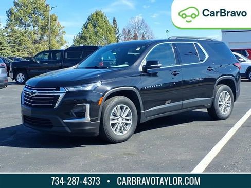 Used 2023 Chevrolet Traverse LT FWD image 1