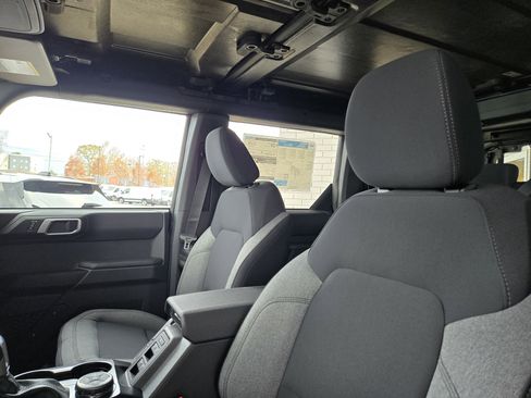 New 2025 Ford Bronco Base image 21