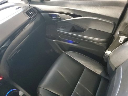 Used 2020 Honda Pilot Touring image 11