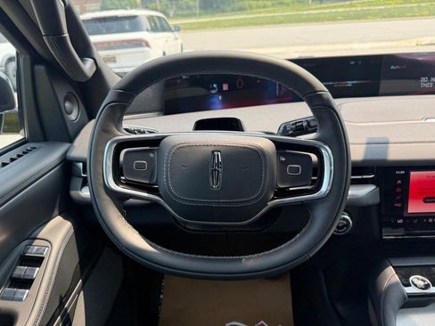 New 2025 Lincoln Navigator Reserve w/ Jet Appearance Package image 11