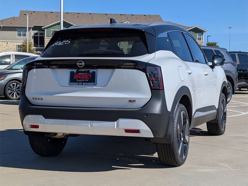 New 2026 Nissan Kicks SR image 4