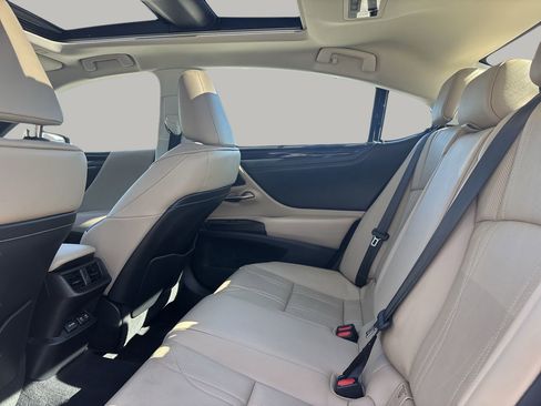 Used 2019 Lexus ES 350 Ultra Luxury image 11