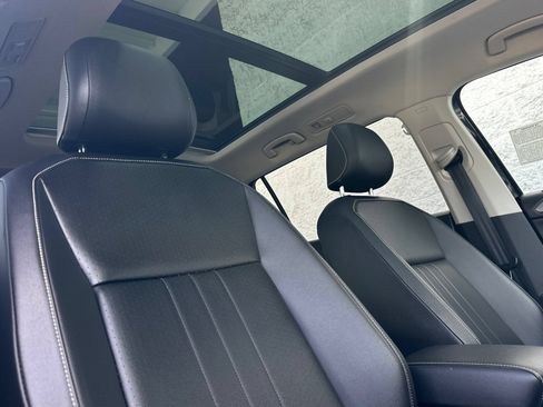 Used 2022 Volkswagen Tiguan SE FWD image 18