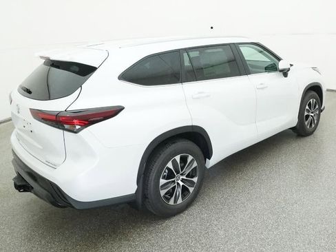 New 2026 Toyota Highlander XLE image 9