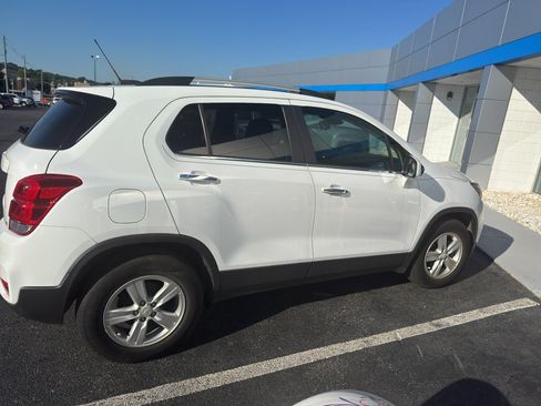 Used 2020 Chevrolet Trax LT w/ LT Convenience Package FWD image 5