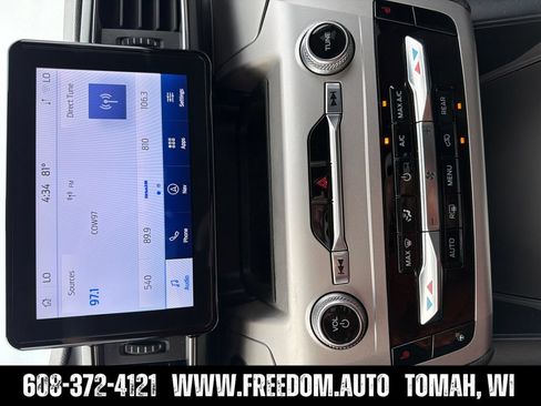 Used 2022 Ford Explorer XLT w/ Equipment Group 202A AWD/4WD image 16